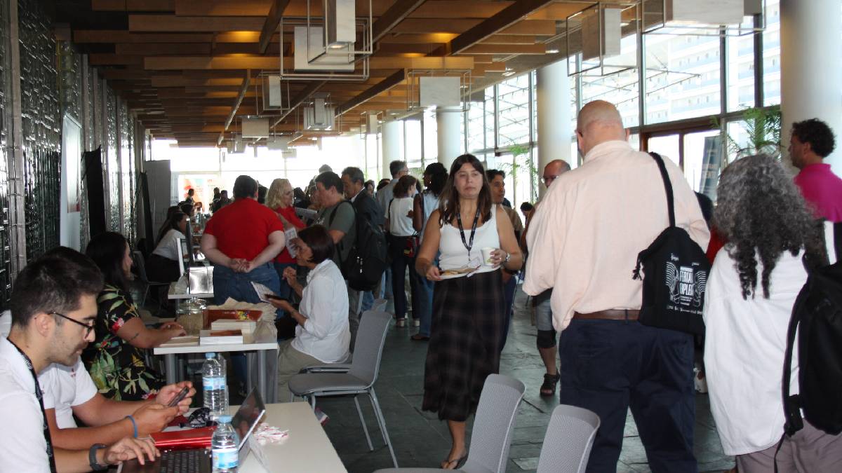 La IX Feria de Empleo Encuentros 45+ en A Coruña conecta a más de 700 candidatos con 70 empresas
