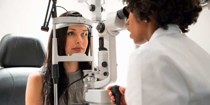 Nuevo Estudio Revela que un Examen Ocular Podría Detectar el Parkinson Antes de los Síntomas Motores