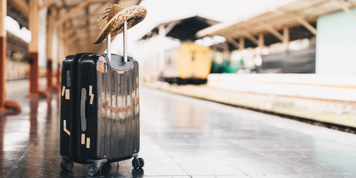 Parkinson en Movimiento: Cómo Protegerse del Calor, Viajar con Seguridad y Mejorar el Bienestar con un Cambio de Aires