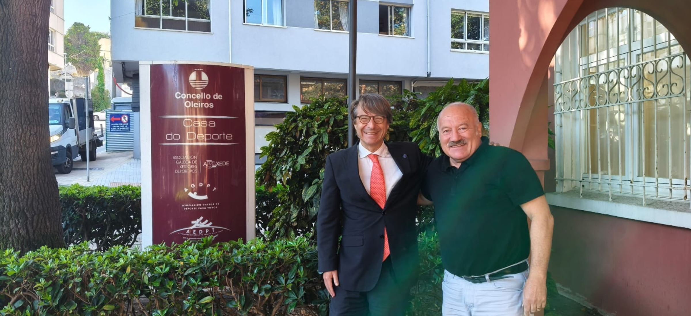MIGUEL CORGOS SE INTERESÓ POR EL TECHSPORTNOW CORUÑA-2025 EN SU VISITA A AGAXEDE