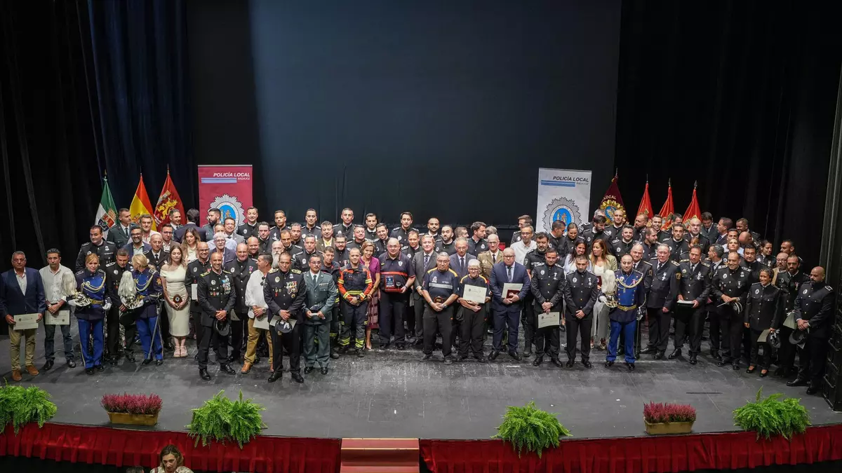 Isabel Menor recibe la Medalla al Mérito Policial de Badajoz