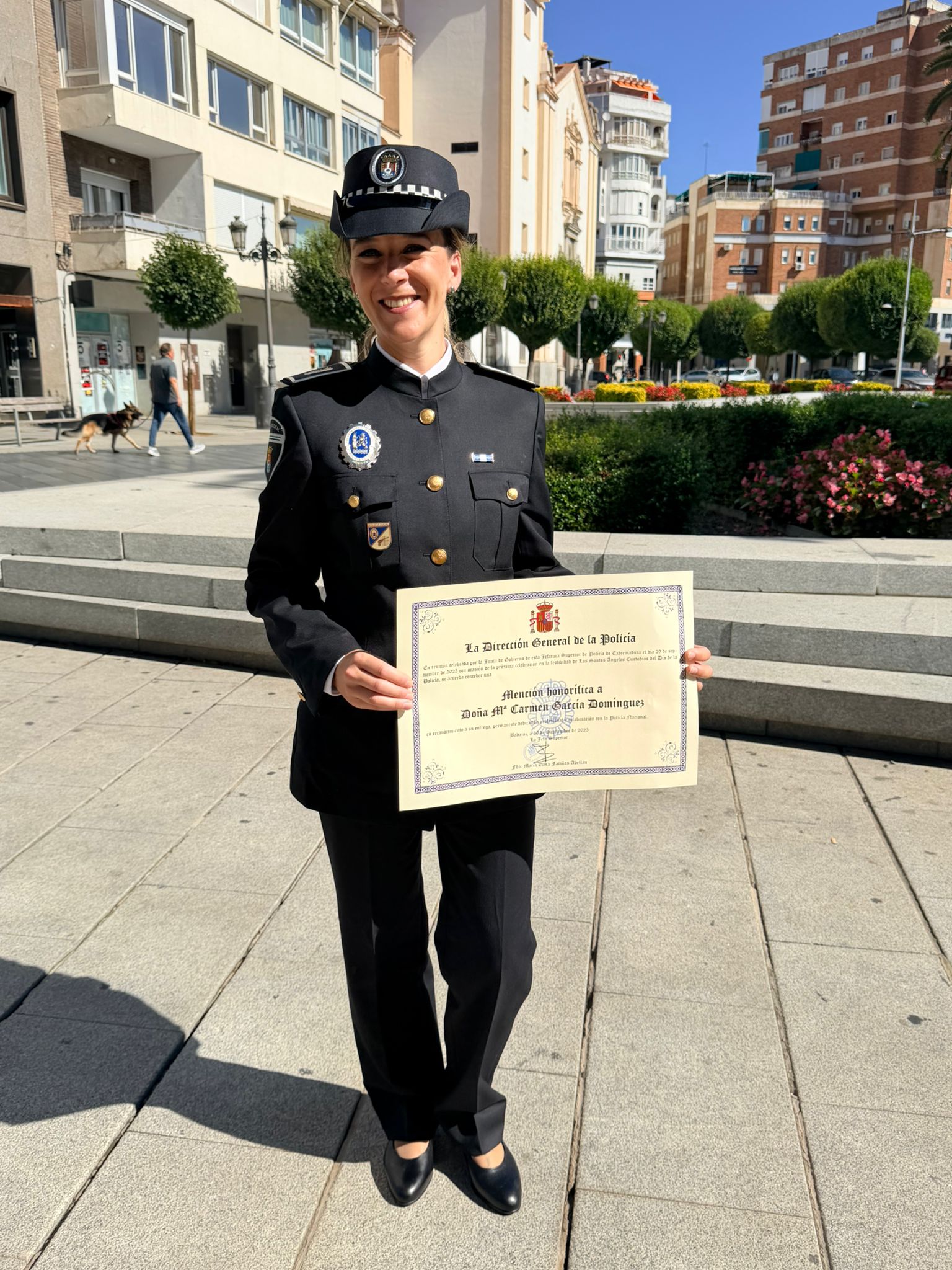 María del Carmen García recibe una Mención Honorífica por parte de la Policía Nacional de Badajoz