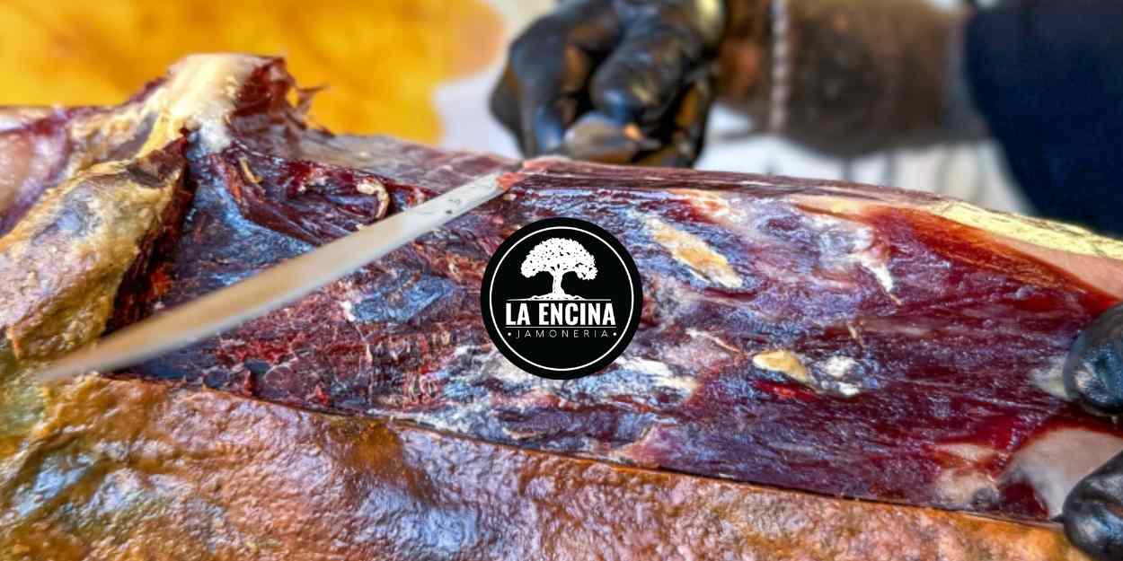 La importancia del corte del jamón: por qué cambia tanto el sabor