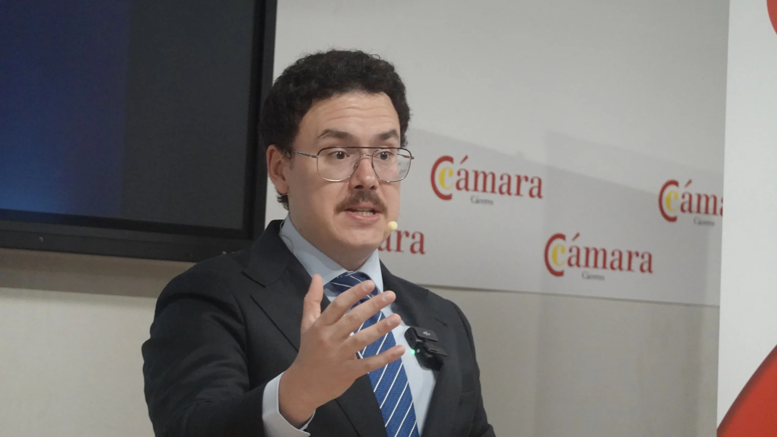 Galería de Fotos: Fernando Miralles, en la Cámara de Comercio de Cáceres