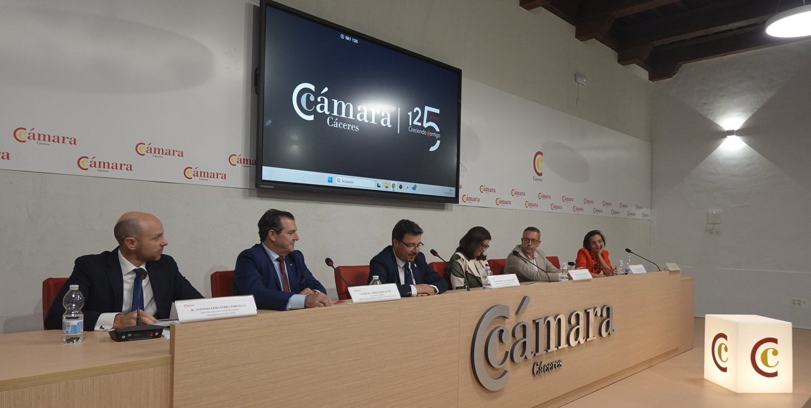 La Cámara de Comercio de Cáceres apela a la interrelación entre la Universidad y la empresa para que el emprendimiento sea una de las principales opciones de futuro en Extremadura