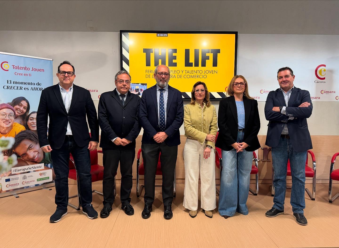Más de un centenar de jóvenes conocen las oportunidades de empleo en Extremadura con la I Feria de Empleo y Talento Joven de la Cámara de Comercio de Cáceres