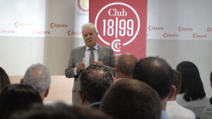 El periodista Manuel Campo Vidal protagoniza el primer desayuno empresarial del Club 18/99 de la Cámara de Comercio de Cáceres