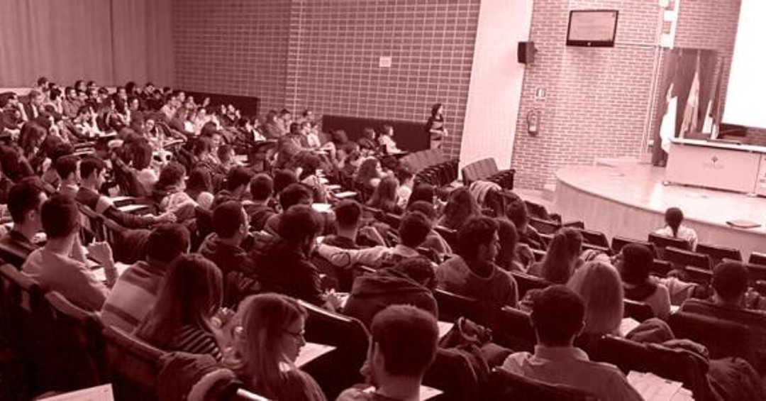 MICROCREDENCIAL SUBVENCIONADA EN CONTRATOS DE CONCESIÓN EN INSTALACIONES DEPORTIVAS: CLAVES JURÍDICAS Y DE GESTIÓN