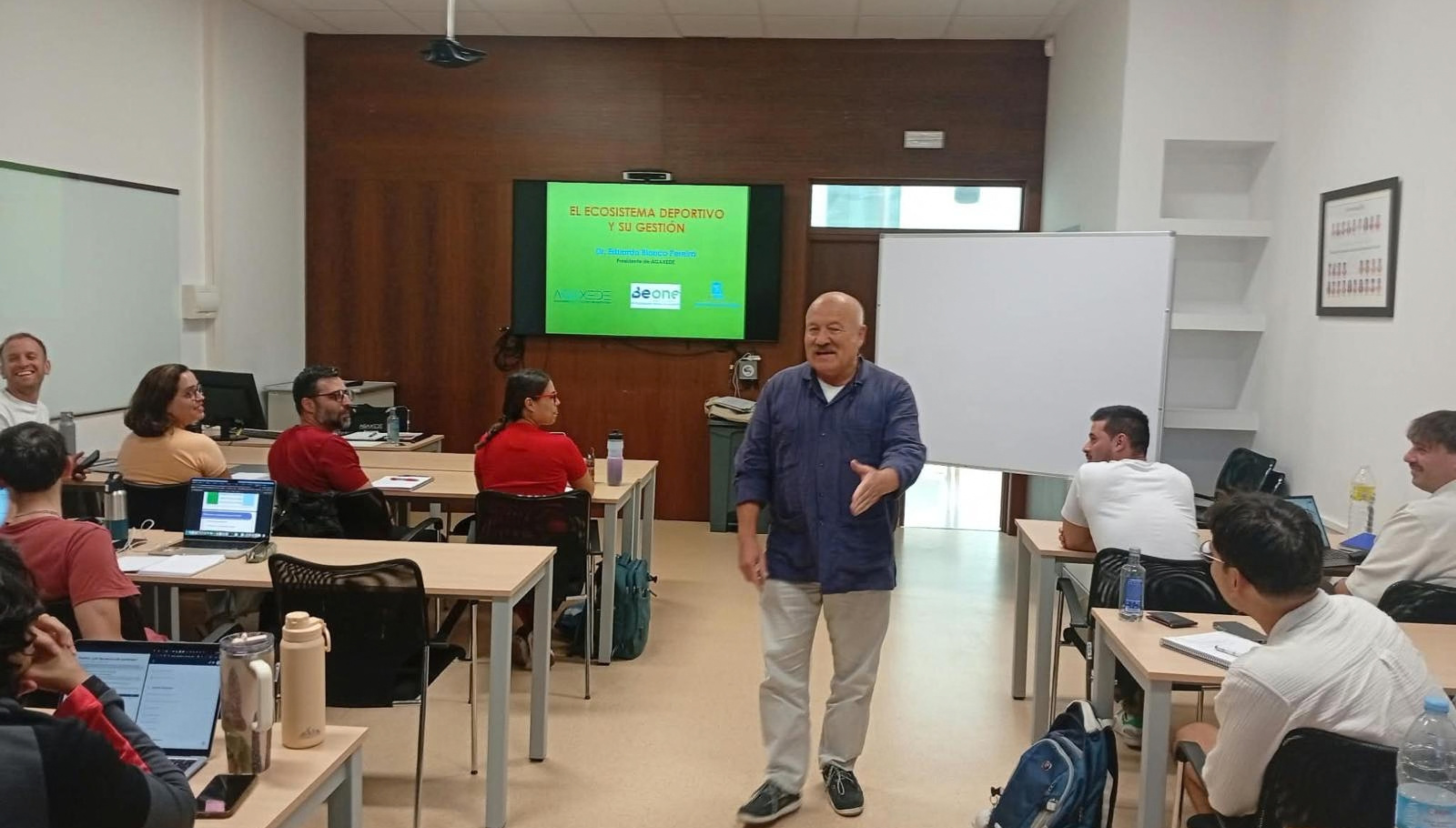EDUARDO BLANCO PRESENTA AGAXEDE AL ALUMNADO DEL MÁSTER DE GESTIÓN EMPRESARIAL DEL DEPORTE DE OURENSE